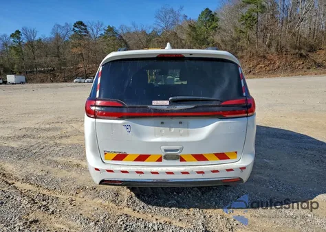 2022 Chrysler Pacifica Touring z USA, uszkodzony, nr VIN 2C4RC1FG7NR104829